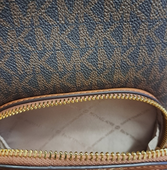 NWT Michael Kors Mini Backpack/Shoulder Bag - Picture 3 of 11